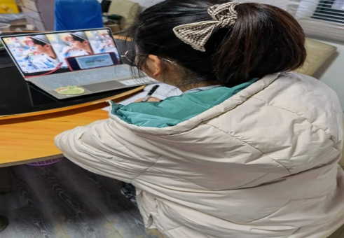 严格格 